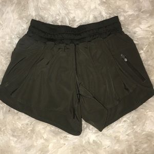 🍋LULULEMON TRACKER SHORTS🍋